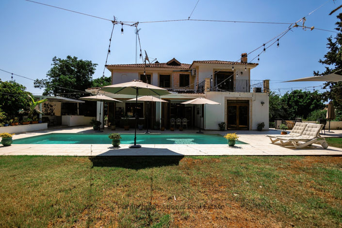 Image No.1-Villa de 7 chambres à vendre à Oroklini