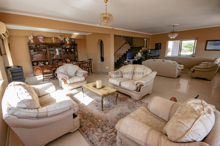 Image No.3-Villa de 4 chambres à vendre à Kiti