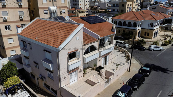 Image No.1-7 Bed Villa for sale
