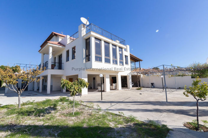 Image No.1-7 Bed House for sale