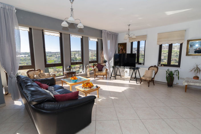 Image No.17-7 Bed House for sale