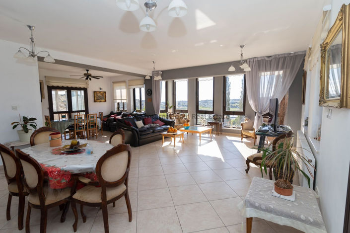 Image No.4-7 Bed House for sale