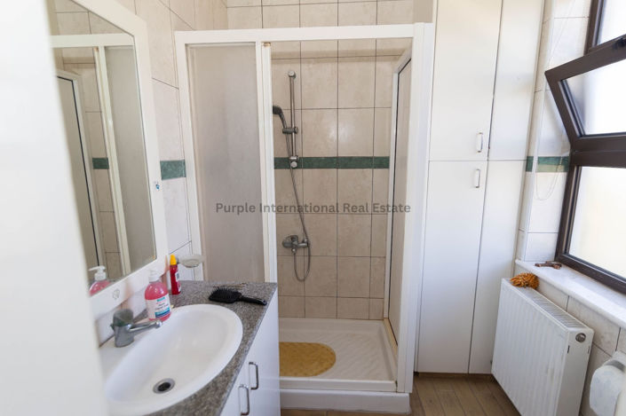 Image No.8-7 Bed House for sale