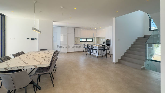 Image No.2-4 Bed Villa for sale