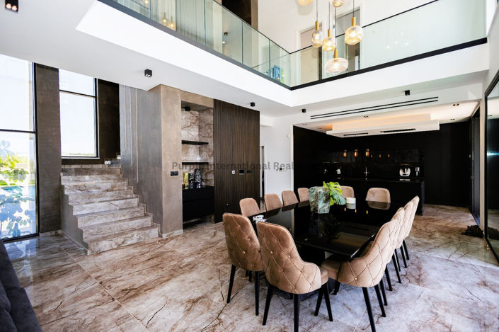 Image No.10-5 Bed Villa for sale