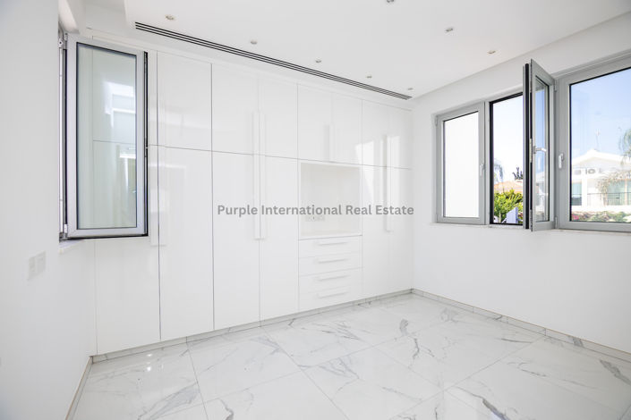 Image No.11-5 Bed Villa for sale