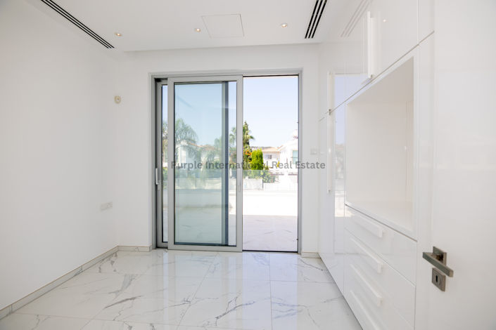 Image No.12-5 Bed Villa for sale