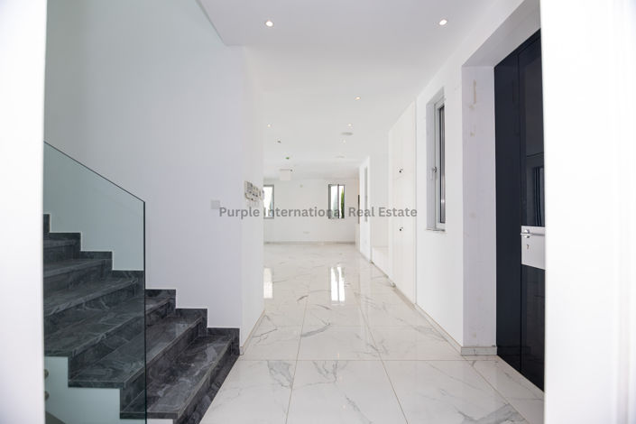 Image No.2-5 Bed Villa for sale