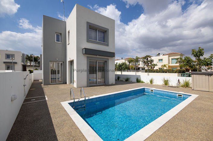 Image No.1-3 Bed Villa for sale