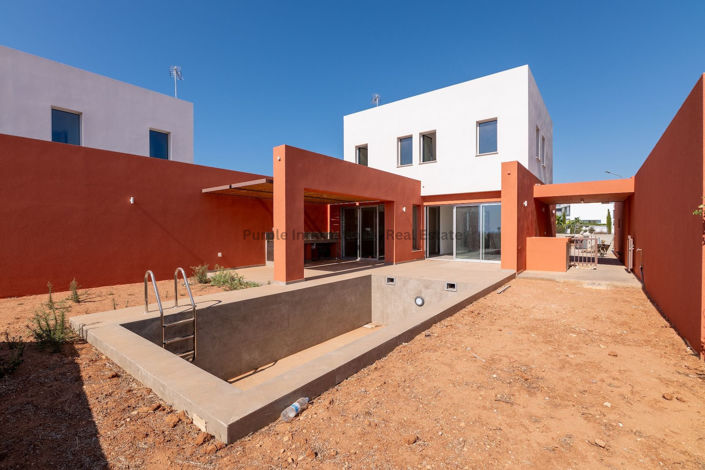 Image No.1-3 Bed Villa for sale