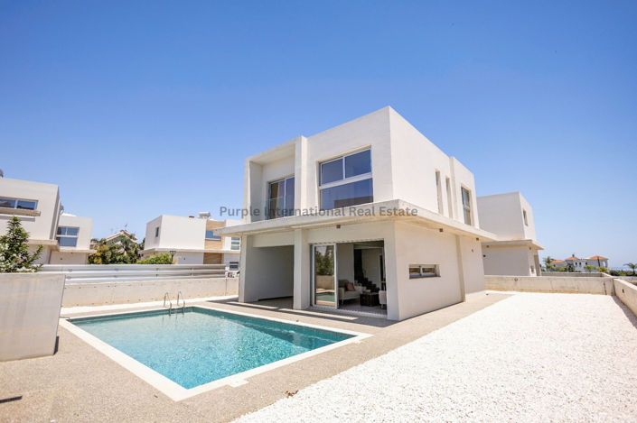 Image No.1-3 Bed Villa for sale