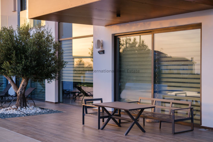 Image No.12-8 Bed Villa for sale