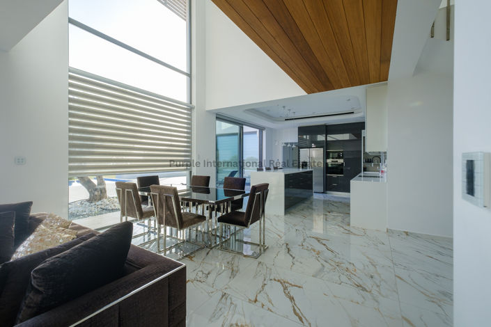 Image No.9-8 Bed Villa for sale