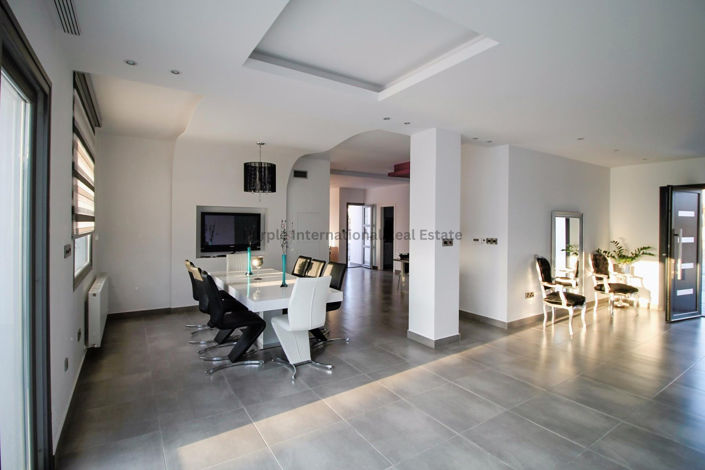 Image No.2-Villa de 4 chambres à vendre à Emba