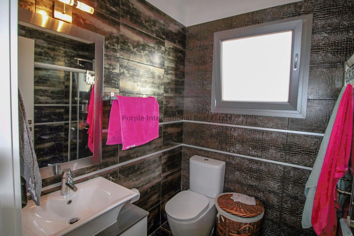 Image No.20-Villa de 4 chambres à vendre à Emba