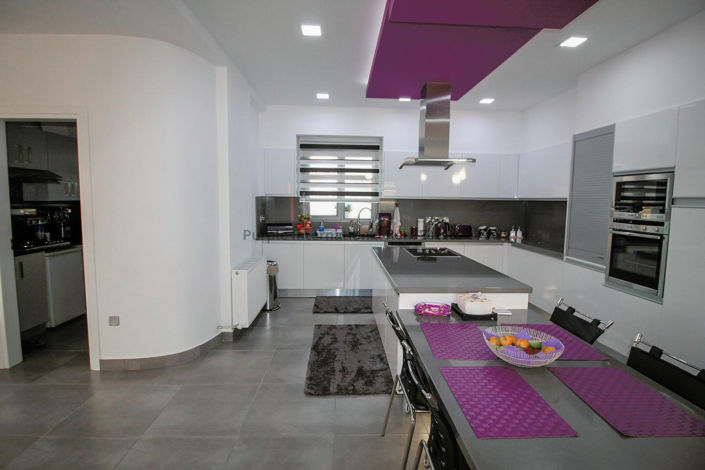 Image No.3-Villa de 4 chambres à vendre à Emba