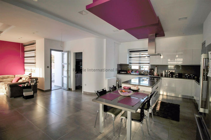 Image No.8-Villa de 4 chambres à vendre à Emba