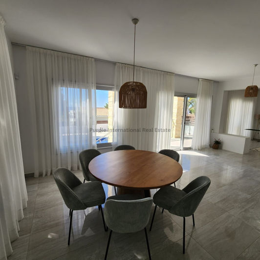 Image No.5-Villa de 5 chambres à vendre à Kissonerga