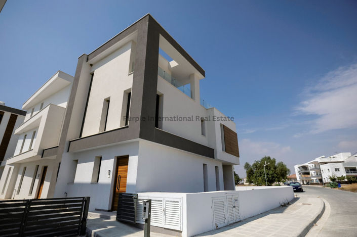 Image No.19-3 Bed Villa for sale