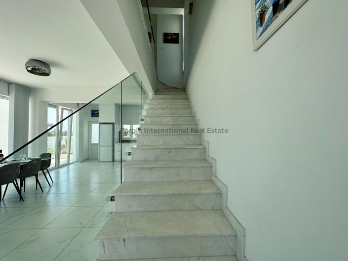 Image No.10-3 Bed Villa for sale