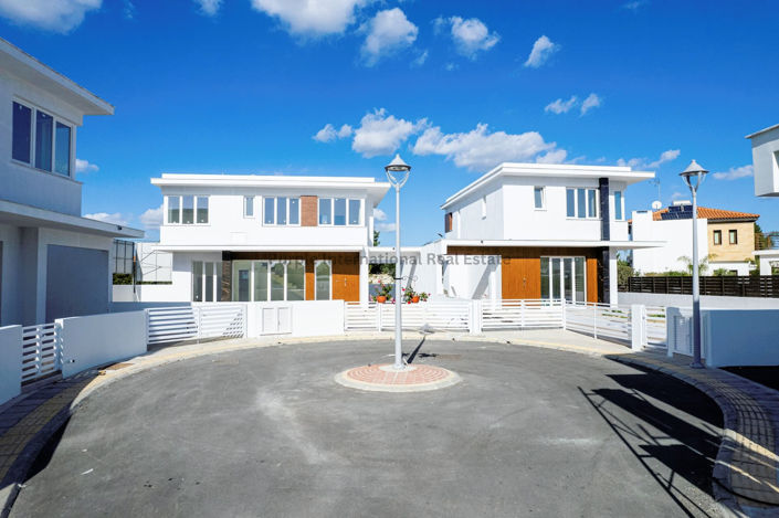 Image No.9-3 Bed Villa for sale