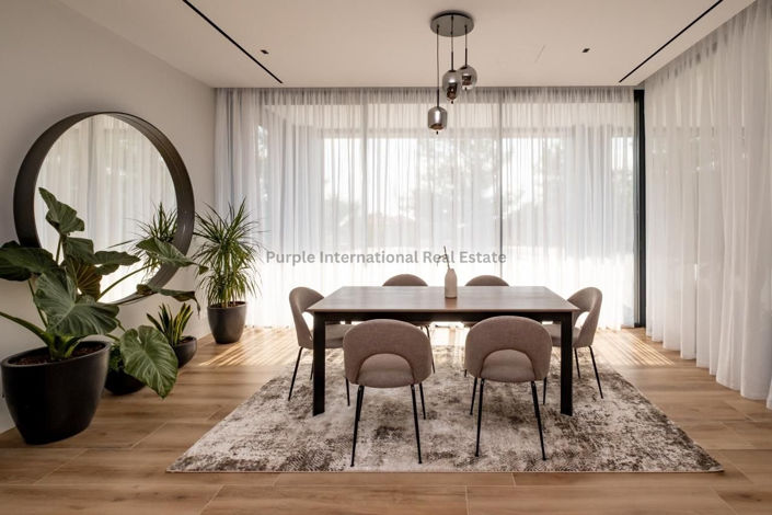 Image No.4-7 Bed Villa for sale