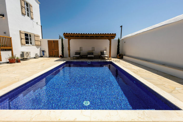 Image No.18-5 Bed House for sale