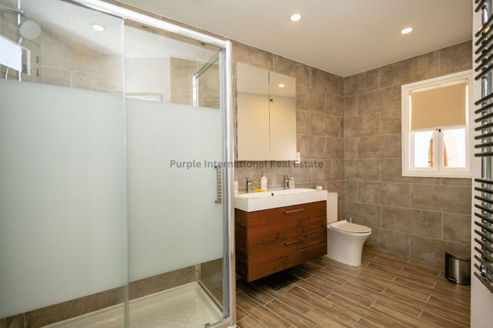 Image No.22-5 Bed House for sale