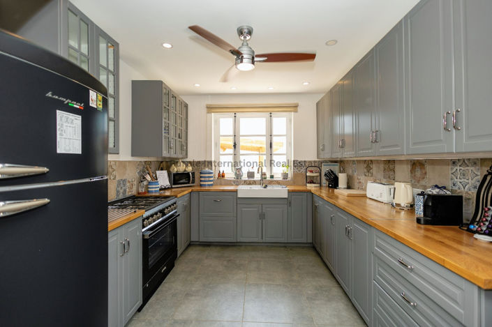 Image No.4-5 Bed House for sale