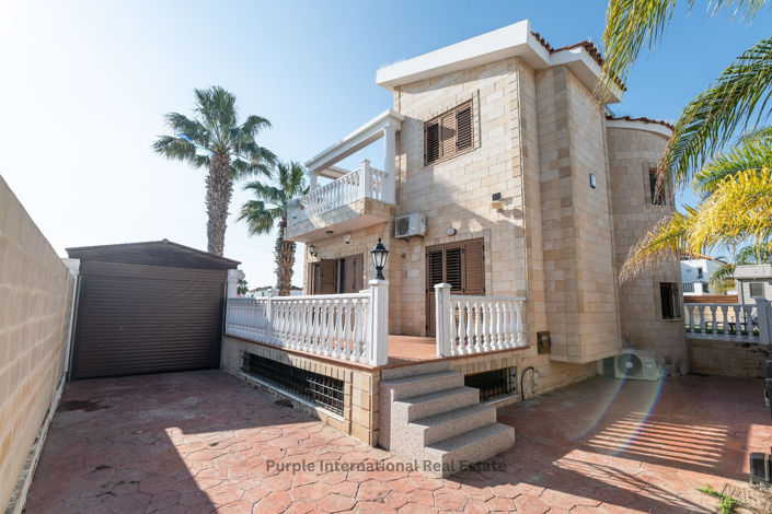 Image No.1-3 Bed Villa for sale