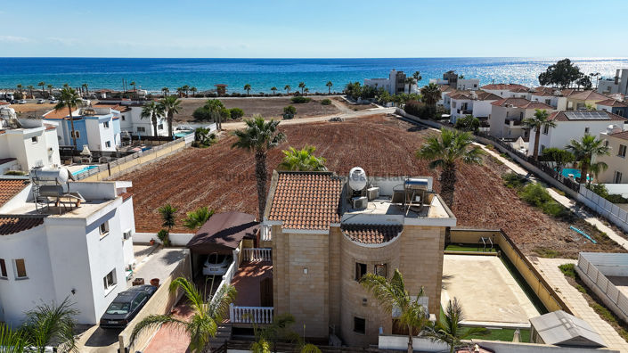 Image No.1-3 Bed Villa for sale