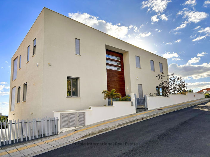 Image No.1-Villa de 7 chambres à vendre à Mouttagiaka