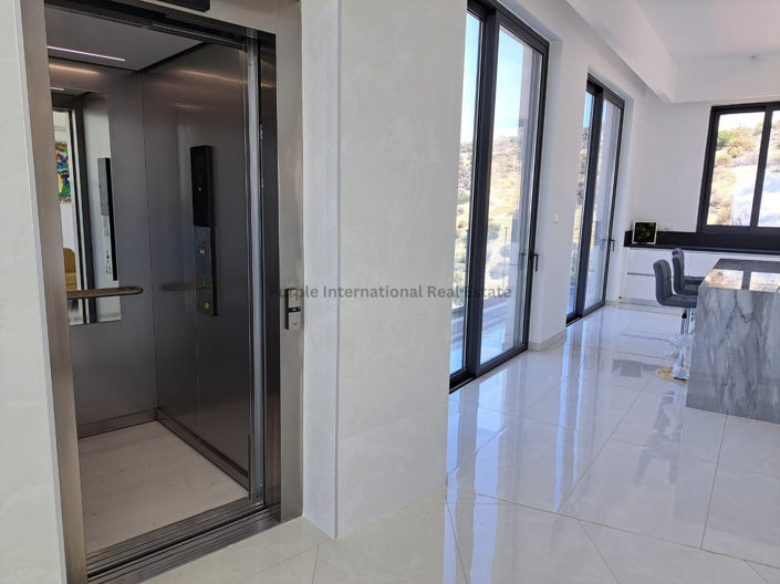 Image No.11-8 Bed Villa for sale