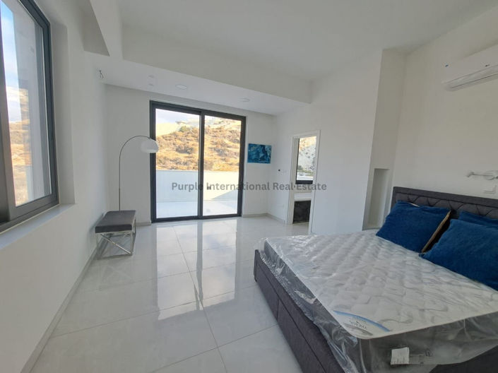 Image No.12-8 Bed Villa for sale