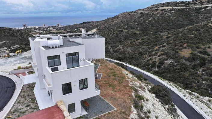 Image No.24-8 Bed Villa for sale