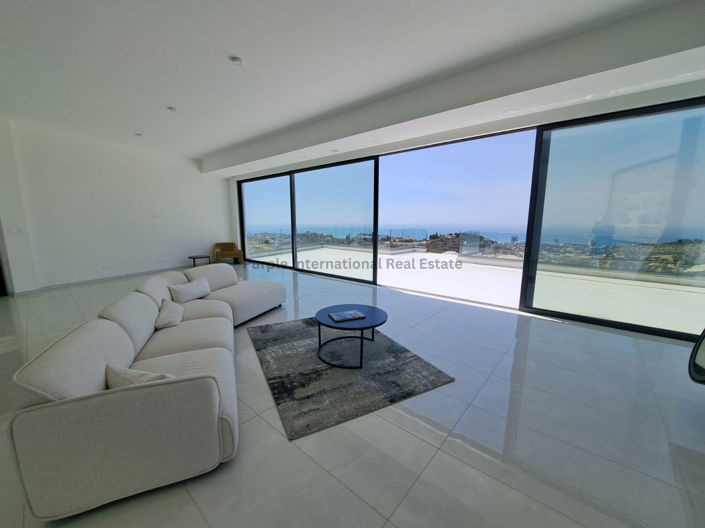 Image No.5-8 Bed Villa for sale