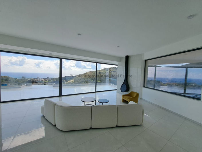 Image No.9-8 Bed Villa for sale