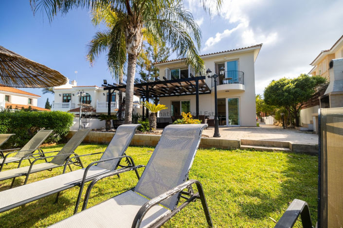 Image No.1-5 Bed Villa for sale