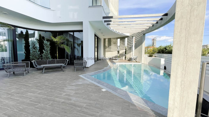 Image No.1-5 Bed Villa for sale