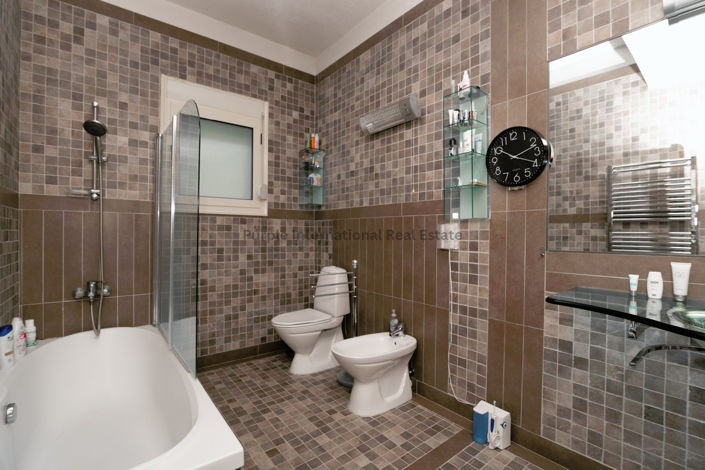 Image No.9-4 Bed Villa for sale