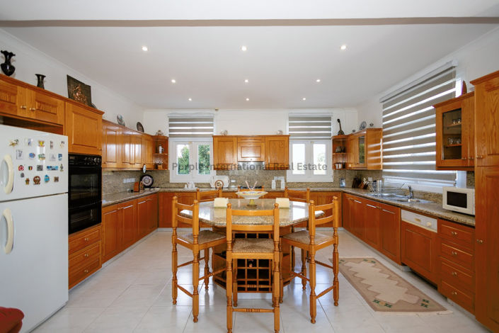 Image No.4-7 Bed Villa for sale