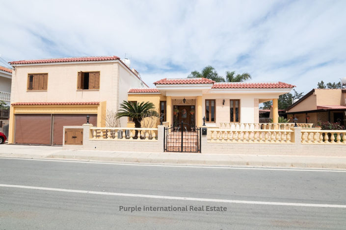 Image No.1-4 Bed Villa for sale