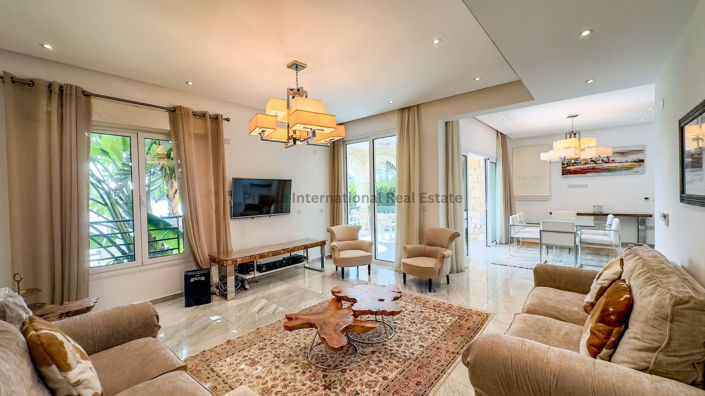 Image No.2-5 Bed Villa for sale