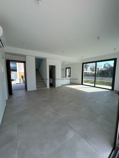 Image No.2-Villa de 4 chambres à vendre à Protaras