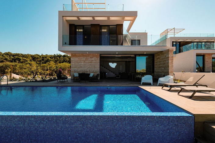 Image No.6-4 Bed Villa for sale