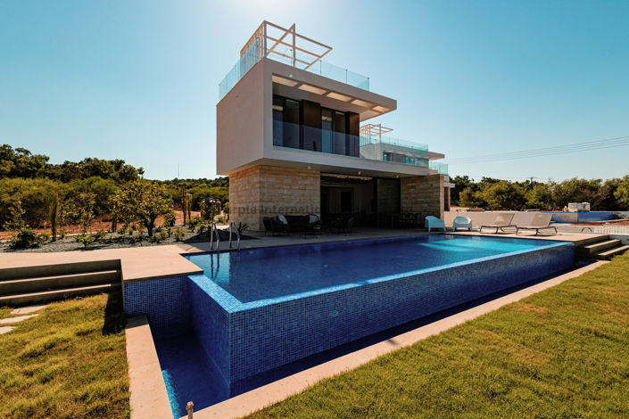 Image No.1-3 Bed Villa for sale
