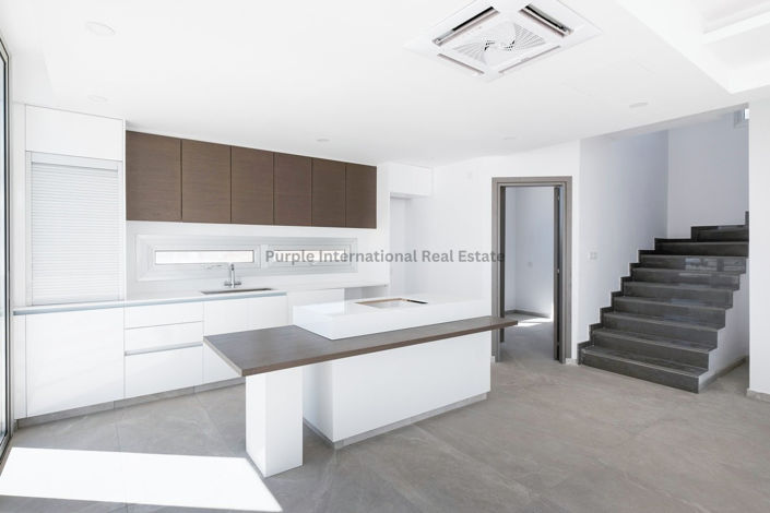 Image No.2-4 Bed Villa for sale