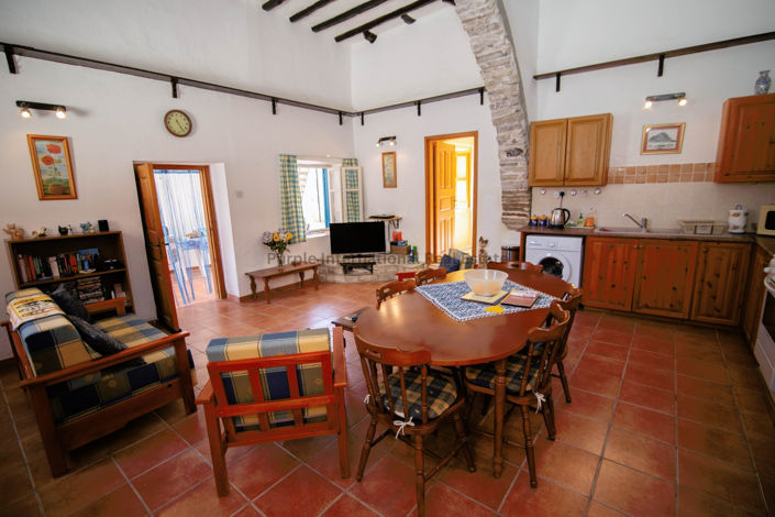 Image No.2-4 Bed House for sale