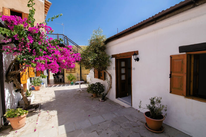 Image No.8-4 Bed House for sale