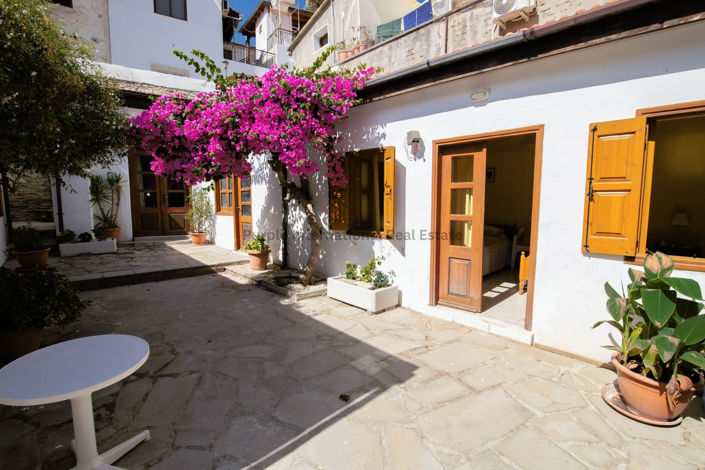 Image No.9-4 Bed House for sale